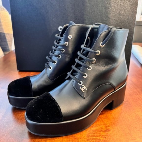 Chanel  - Calfskin & Velvet Black Ankle Lace-Up Boot - Size 40 - Picture 1 of 7